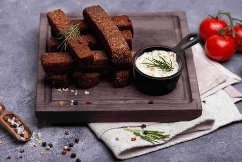 Чесночные гренки — ржаные хлебцы с чесночным маслом